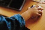 Des&#x20;insultes&#x20;publi&#x00E9;es&#x20;en&#x20;acc&#x00E8;s&#x20;restreint&#x20;sur&#x20;un&#x20;r&#x00E9;seau&#x20;social&#x20;ne&#x20;constituent&#x20;pas&#x20;une&#x20;injure&#x20;publique