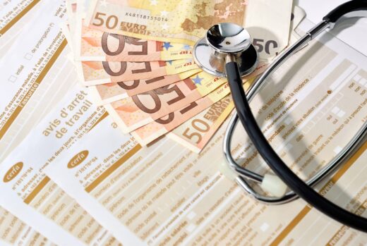 Indemnisation&#x20;des&#x20;arr&#x00EA;ts&#x20;maladie&#x00A0;&#x20;&#x28;les&#x20;IJSS&#x29;&#x3A;&#x20;Baisse&#x20;pour&#x20;les&#x20;salari&#x00E9;s&#x20;et&#x20;fonctionnaires&#x00A0;avec&#x20;une&#x20;hausse&#x20;de&#x20;la&#x20;charge&#x20;pour&#x20;les&#x20;employeurs&#x20;et&#x20;caisse&#x20;de&#x20;pr&#x00E9;voyance